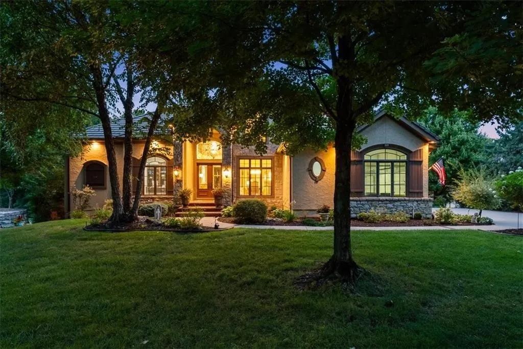 This estate sale in loch lloyd features new and vintage furniture, equestrian art, decor, and more